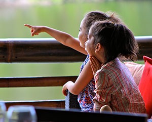 kids watching something cool