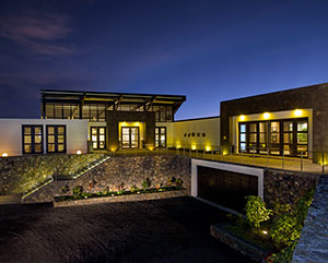 Pikaia Lodge Night View