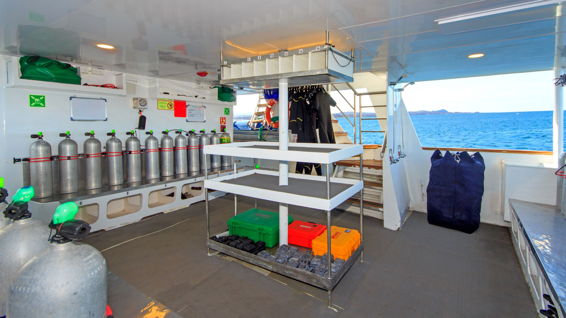 Dive platform
