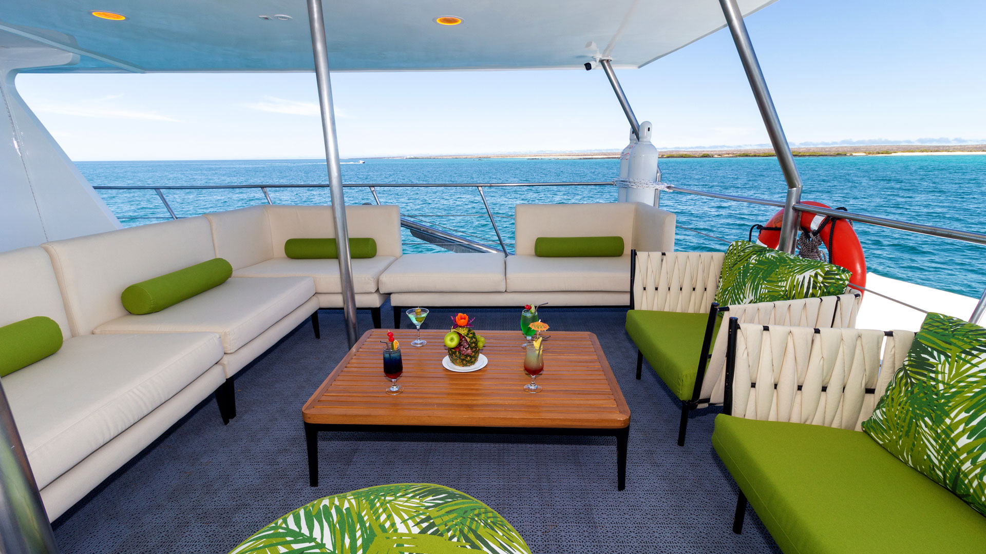 Outside lounge