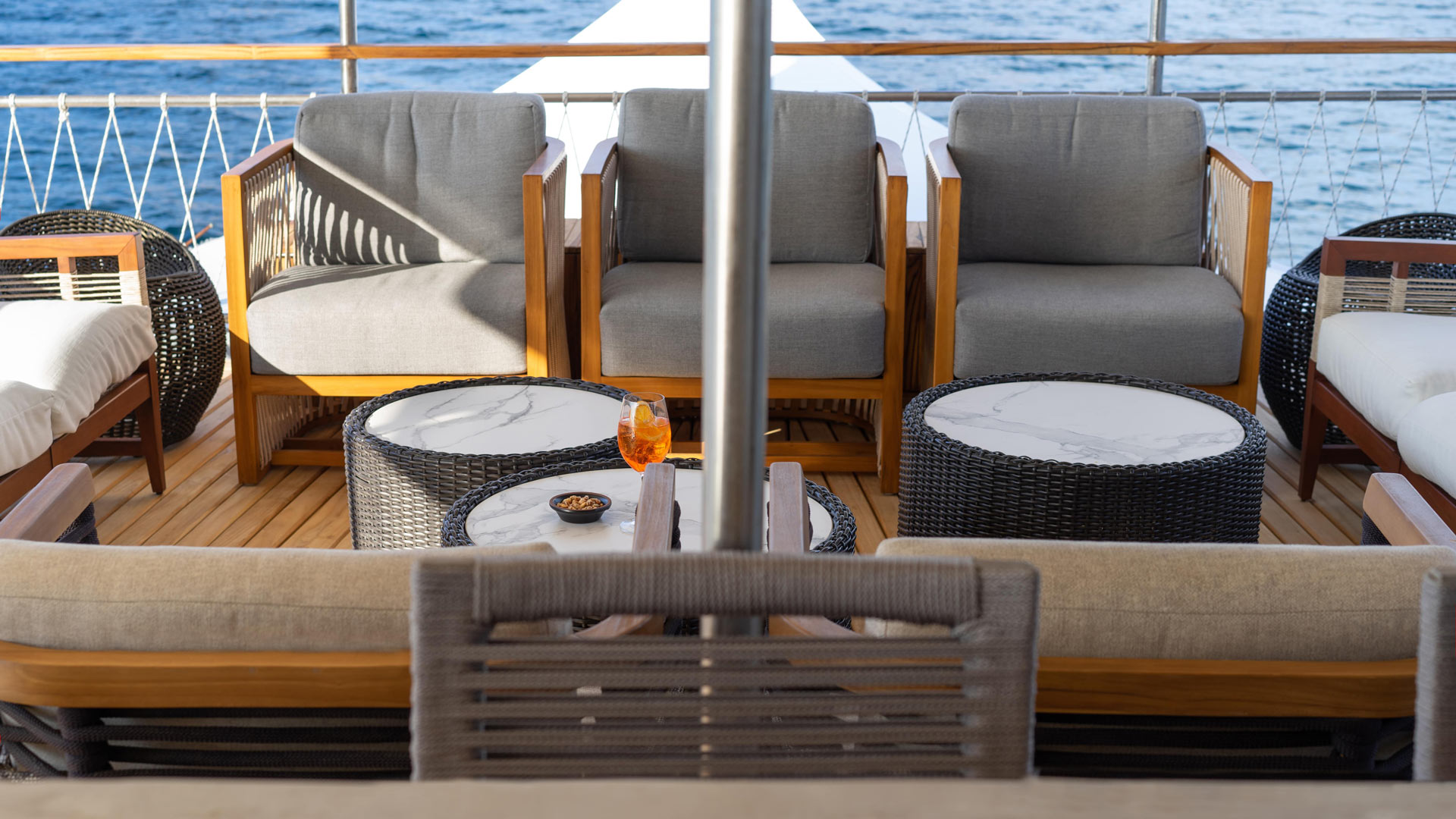 Al Fresco Lounge