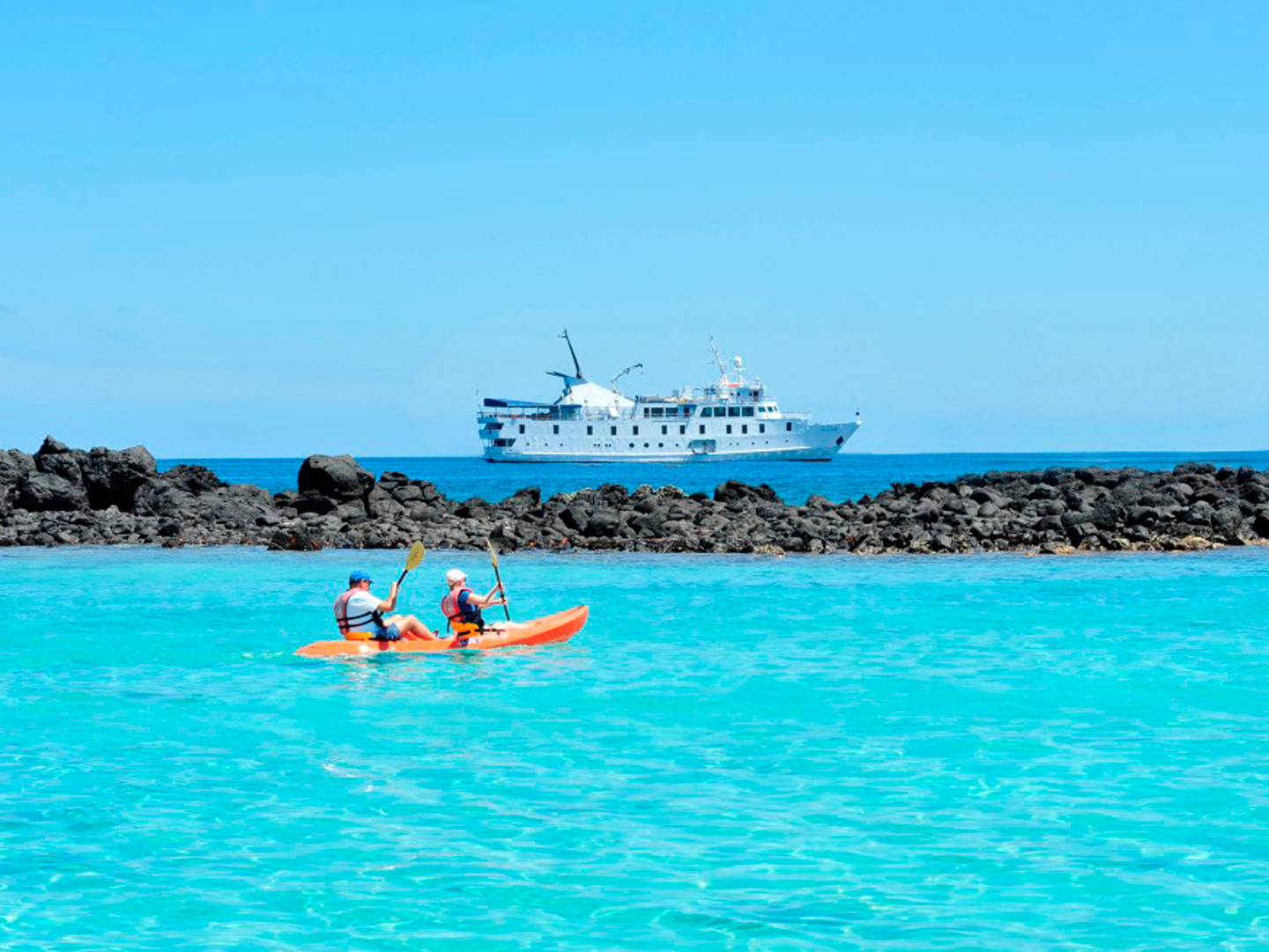 Yacht La Pinta Kayak