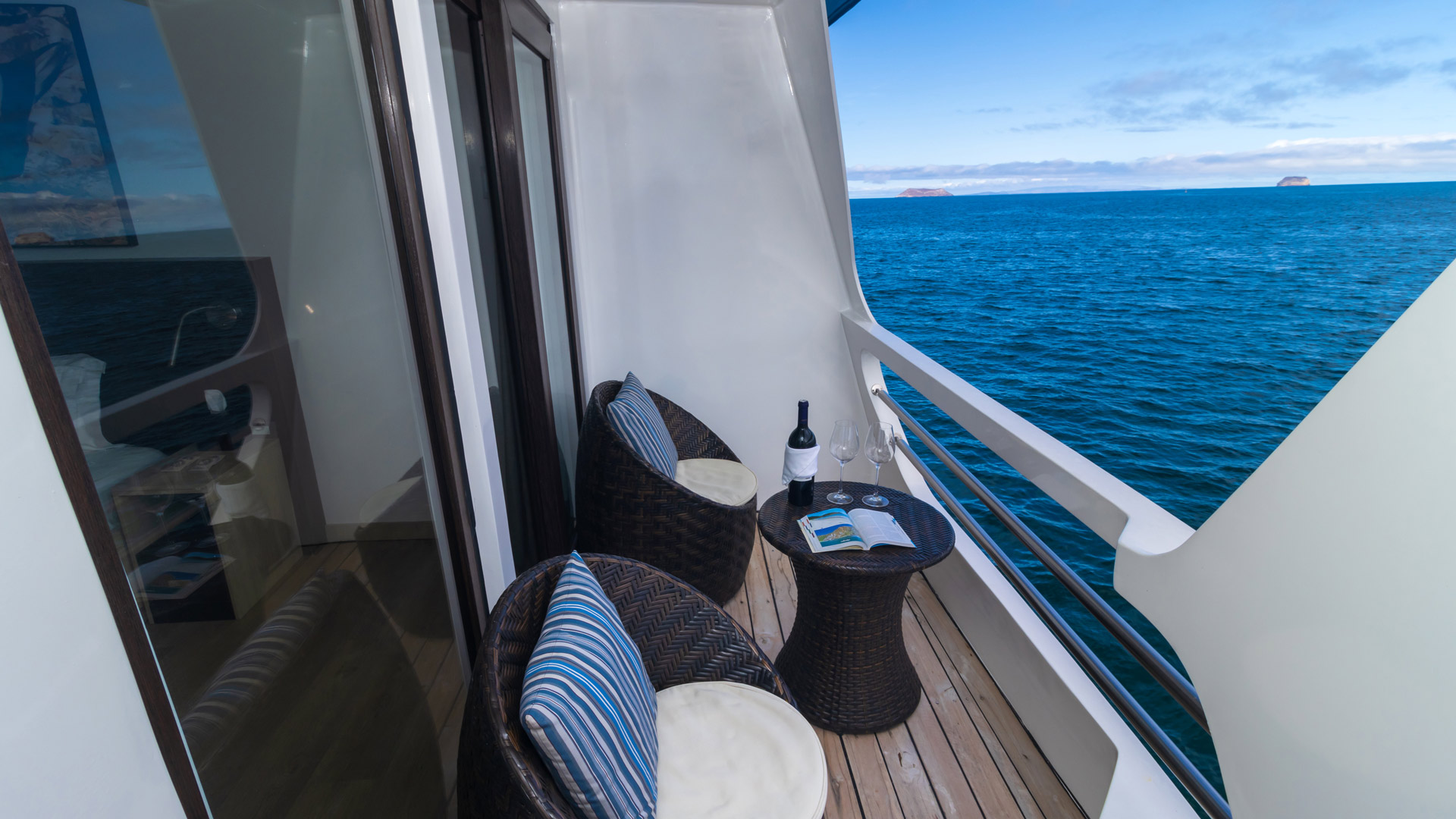 Suite balcony upper deck