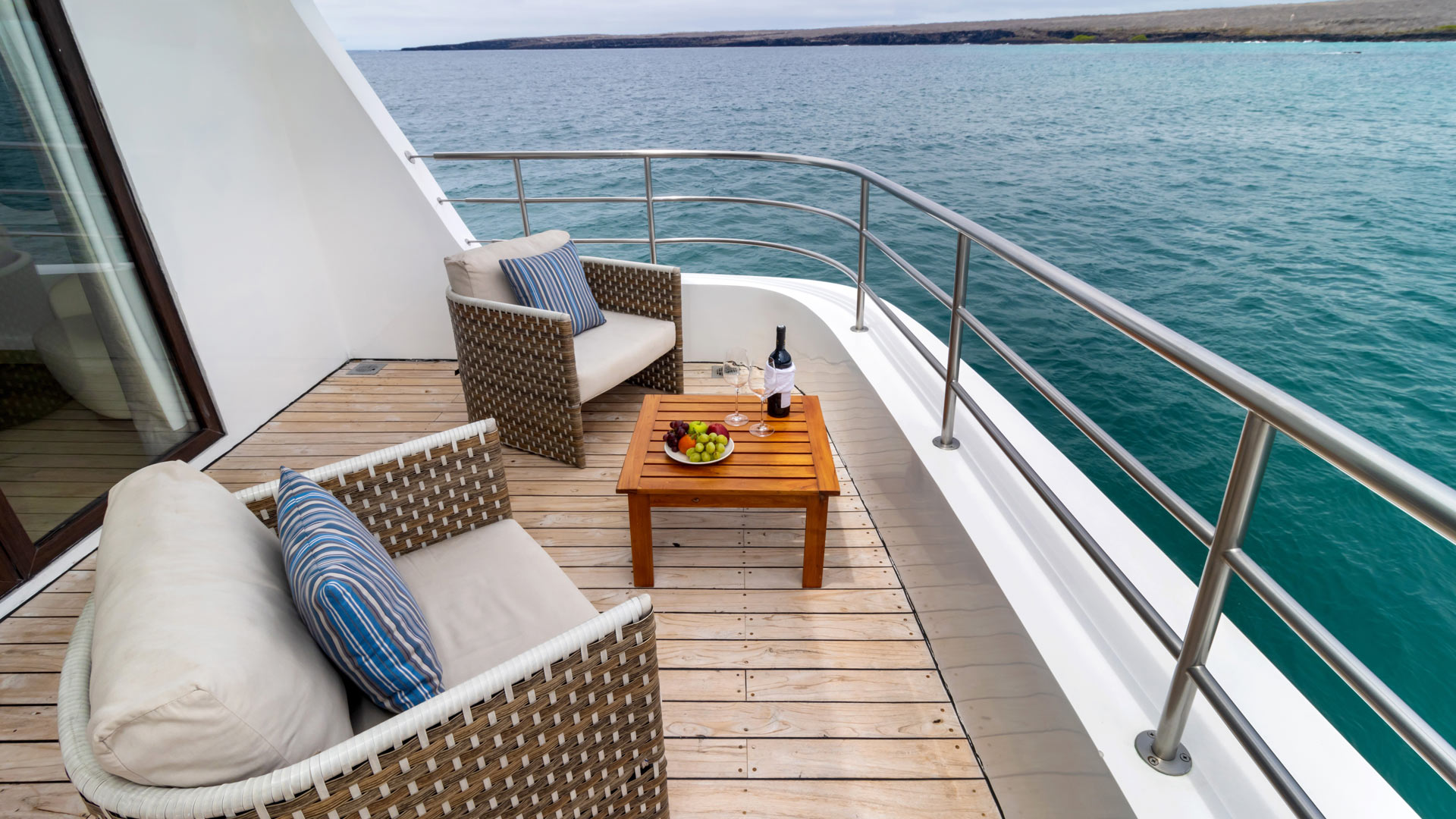 Suite balcony upper deck