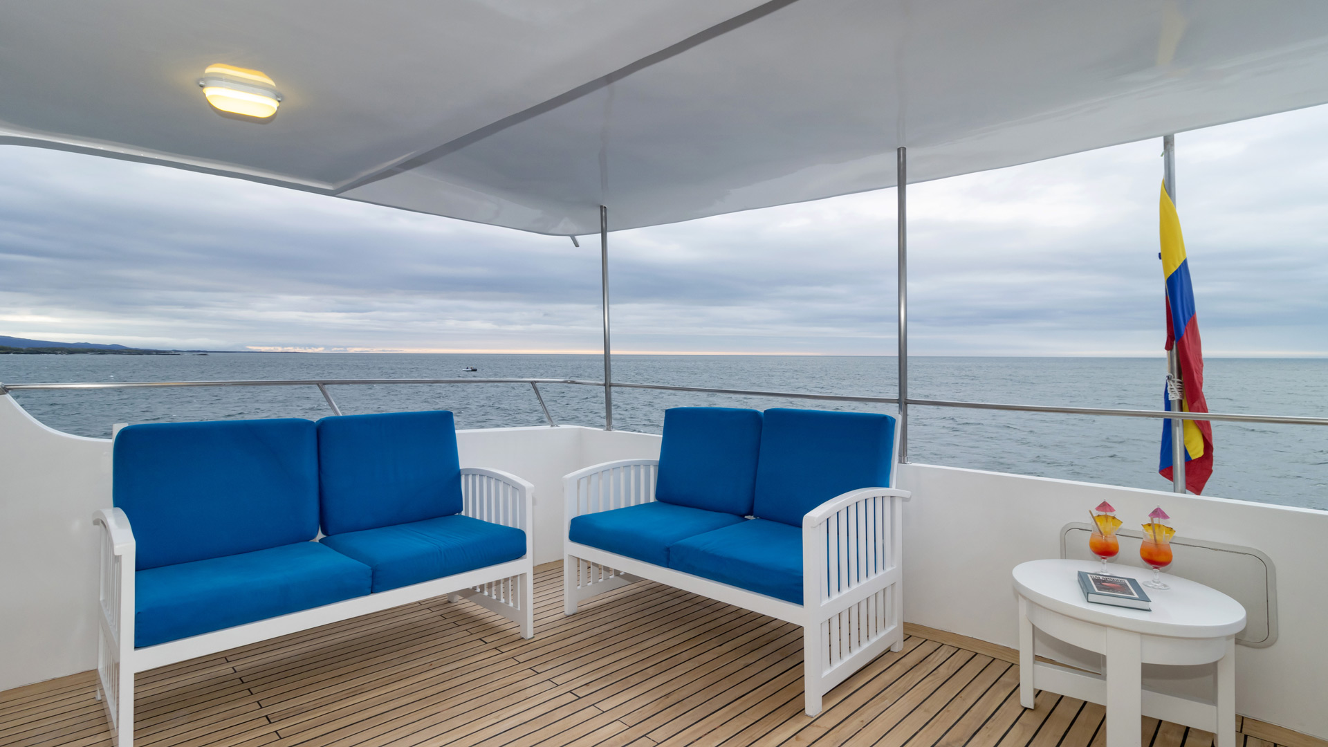 Upper deck terrace